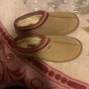 UGG Chestnut Slip-On Slippers with Red Trim